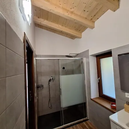 Hillside Haven - Sea View Retreat With Pool Access Ferienhaus