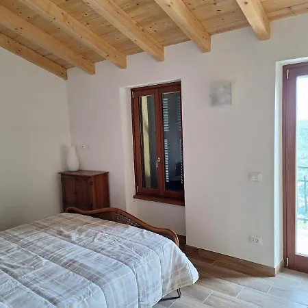 Hillside Haven - Sea View Retreat With Pool Access Holiday home