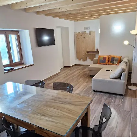 Hillside Haven - Sea View Retreat With Pool Access