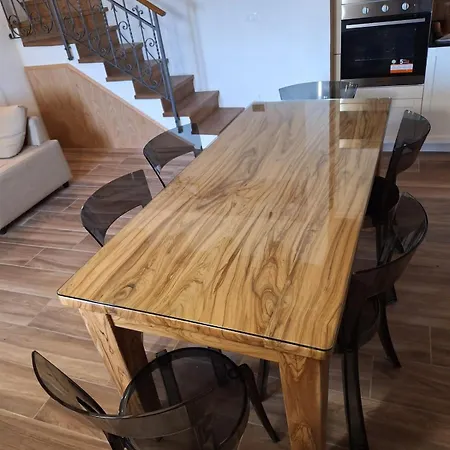 Hillside Haven - Sea View Retreat With Pool Access