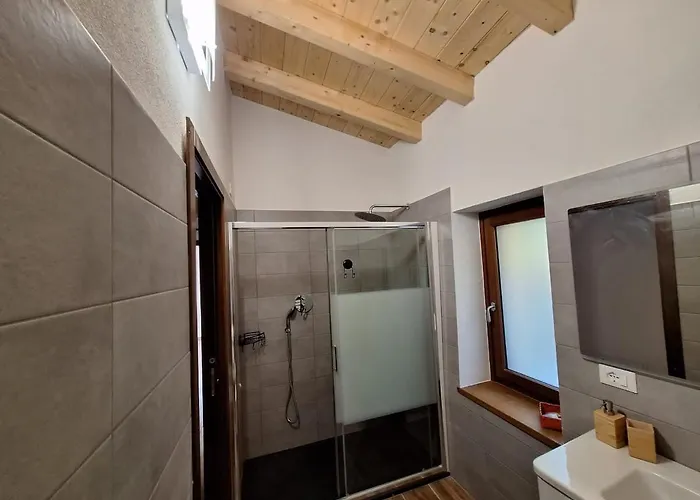 Hillside Haven - Sea View Retreat With Pool Access Holiday home