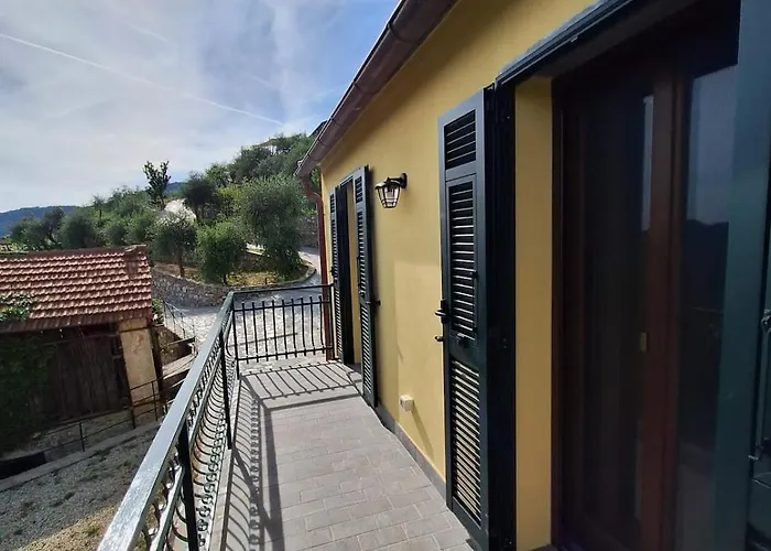 Holiday home Hillside Haven - Sea View Retreat With Pool Access *